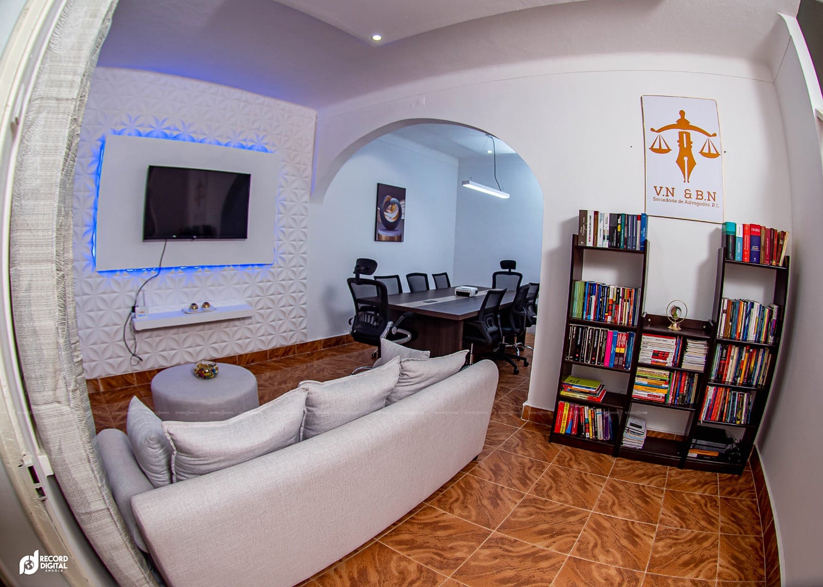 Sala de reuniões e biblioteca jurídica